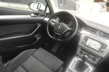 Седан Volkswagen Passat 2016 в Львове