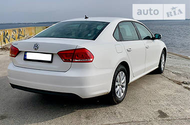 Седан Volkswagen Passat 2013 в Киеве