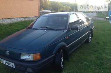 Седан Volkswagen Passat 1988 в Бучачі