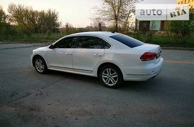 Седан Volkswagen Passat 2012 в Днепре