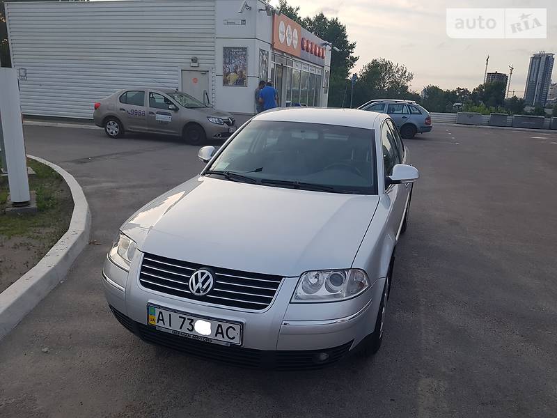 Седан Volkswagen Passat 2004 в Києві