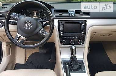 Седан Volkswagen Passat 2012 в Киеве