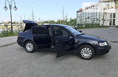 Седан Volkswagen Passat 1998 в 