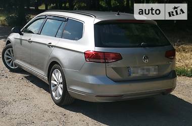 Універсал Volkswagen Passat 2015 в Ужгороді