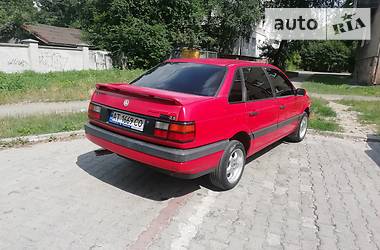 Седан Volkswagen Passat 1992 в 