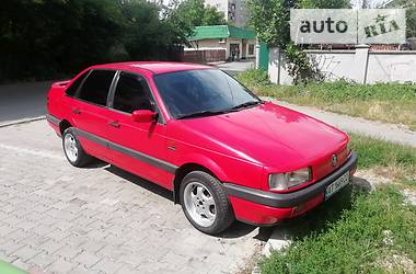 Седан Volkswagen Passat 1992 в 
