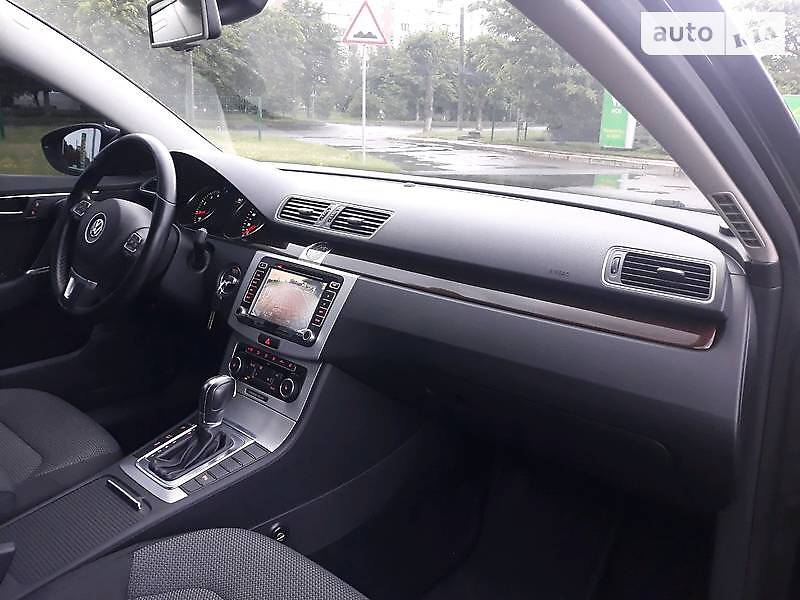 Седан Volkswagen Passat 2011 в Луцьку