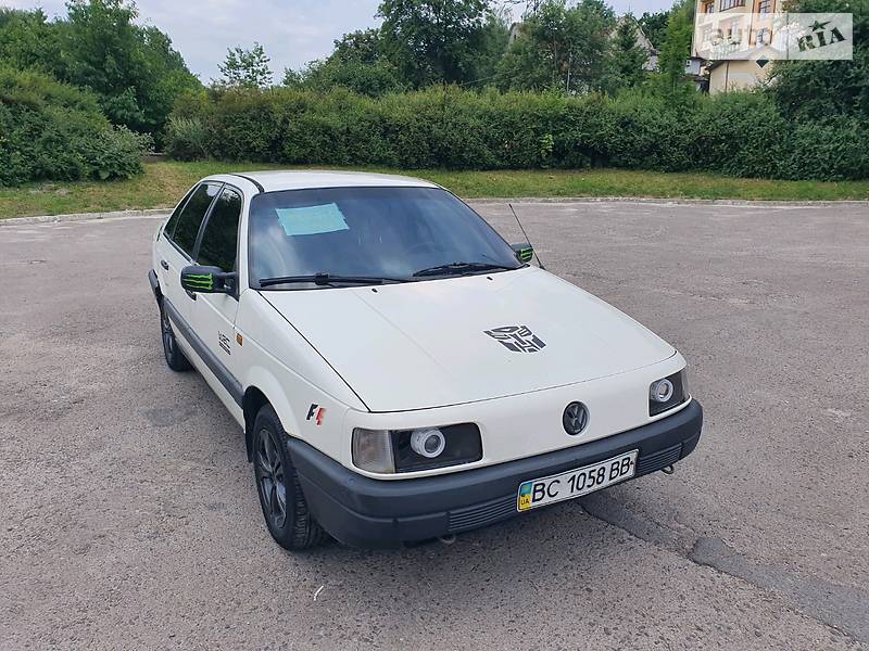 Седан Volkswagen Passat 1990 в Львові
