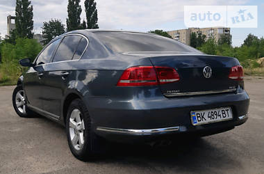 Седан Volkswagen Passat 2011 в Вараше