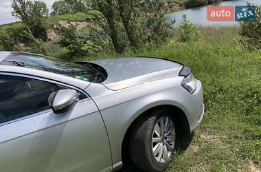 Универсал Volkswagen Passat 2012 в 