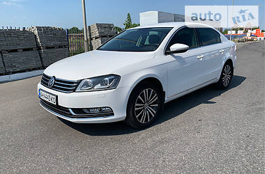 Седан Volkswagen Passat 2013 в Днепре