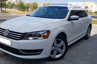 Седан Volkswagen Passat 2012 в Киеве