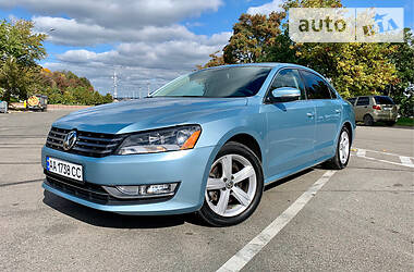 Седан Volkswagen Passat 2012 в Києві