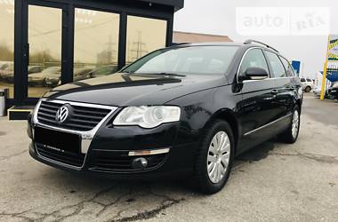 Універсал Volkswagen Passat 2010 в Харкові