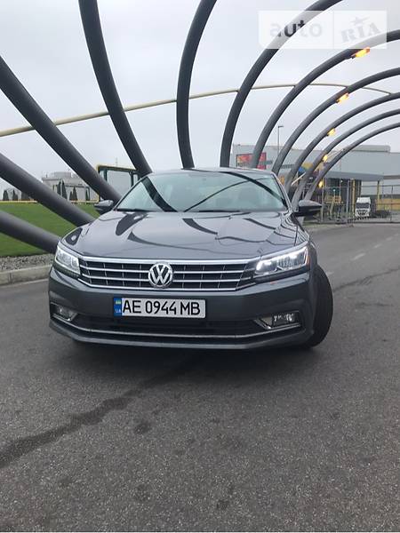 Седан Volkswagen Passat 2017 в Днепре