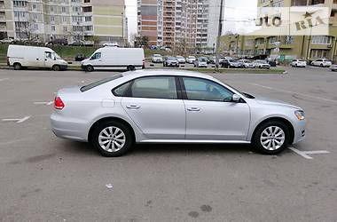 Седан Volkswagen Passat 2014 в Киеве