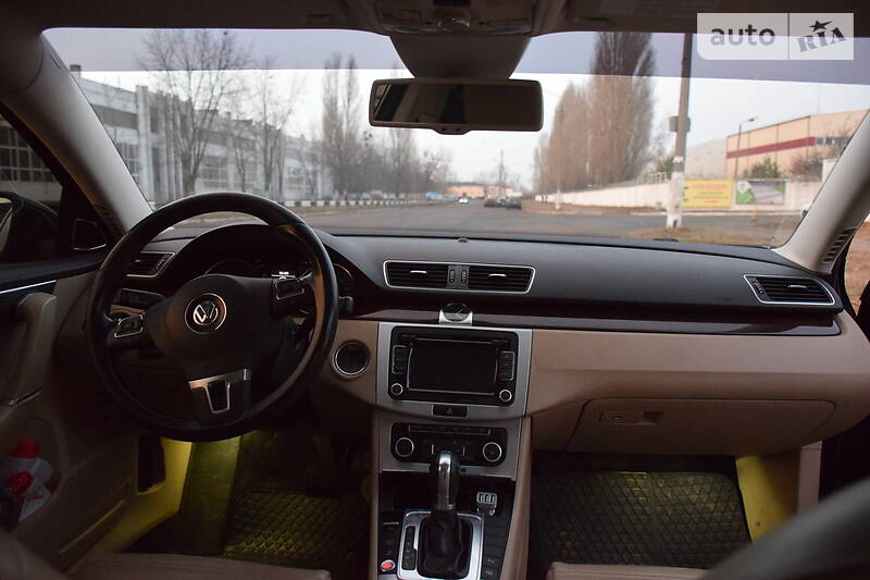 Універсал Volkswagen Passat 2011 в Києві