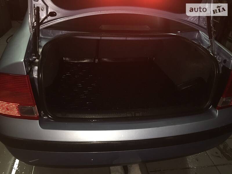 Седан Volkswagen Passat 1998 в Волновахе