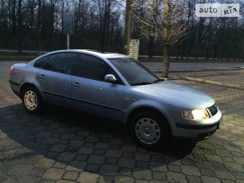 Седан Volkswagen Passat 1998 в Волновахе