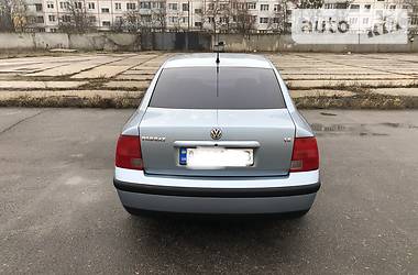 Седан Volkswagen Passat 1997 в Харькове