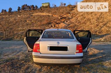 Седан Volkswagen Passat 2000 в 