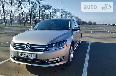 Седан Volkswagen Passat 2013 в Маріуполі