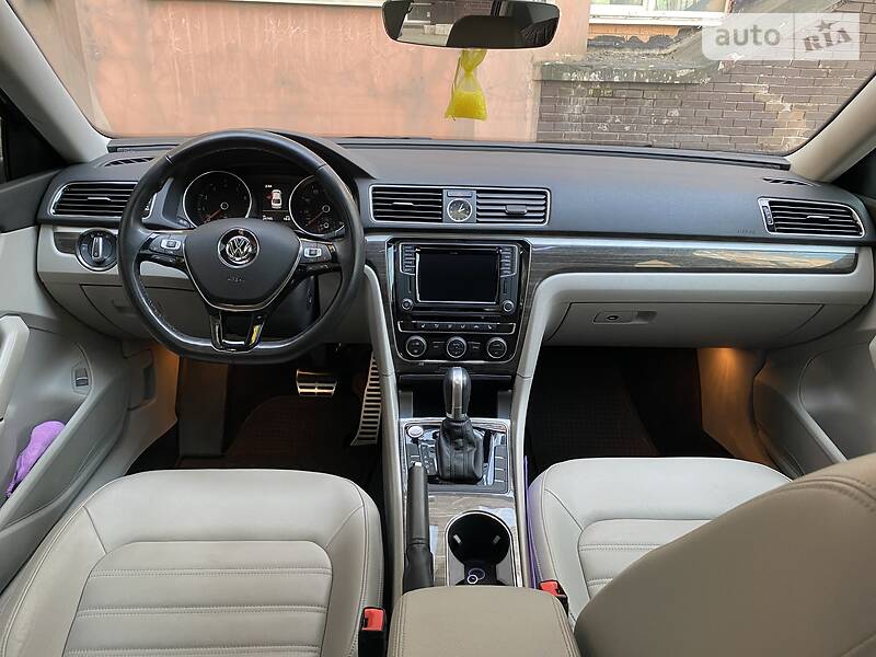 Седан Volkswagen Passat 2017 в Луцьку фото 13 Седан Volkswagen Passat 2017 в Луцьку