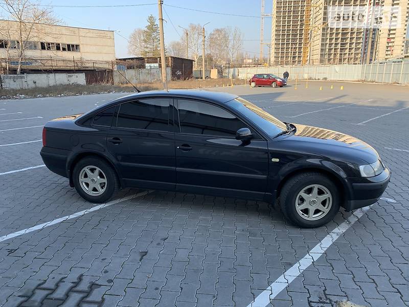 Седан Volkswagen Passat 1999 в Одесі