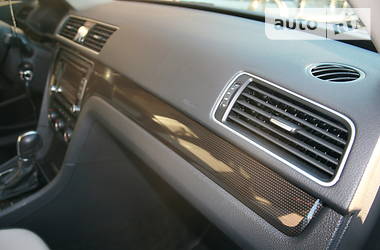 Седан Volkswagen Passat 2015 в 