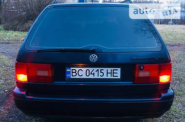 Універсал Volkswagen Passat 1994 в 