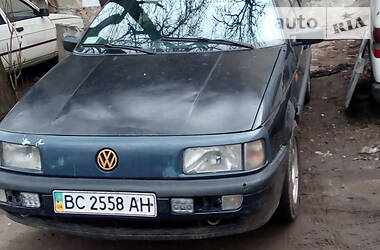 Седан Volkswagen Passat 1990 в Львові