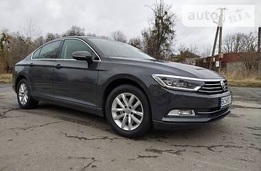 Седан Volkswagen Passat 2015 в 