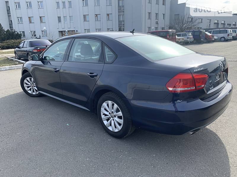 Седан Volkswagen Passat 2013 в Києві