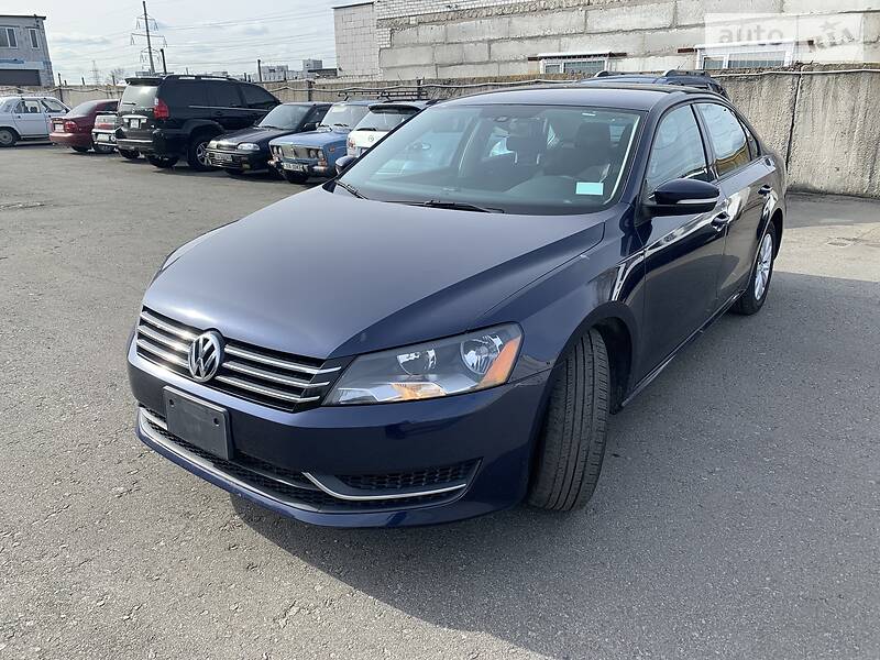 Седан Volkswagen Passat 2013 в Києві