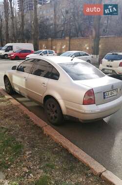 Седан Volkswagen Passat 2004 в Киеве