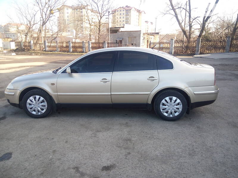Седан Volkswagen Passat 2002 в Івано-Франківську