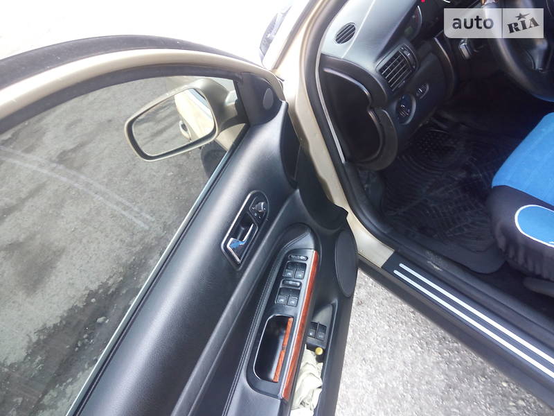 Седан Volkswagen Passat 2002 в Івано-Франківську