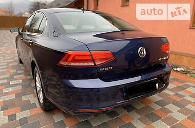 Седан Volkswagen Passat 2015 в 