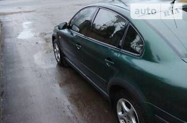 Седан Volkswagen Passat 1998 в 