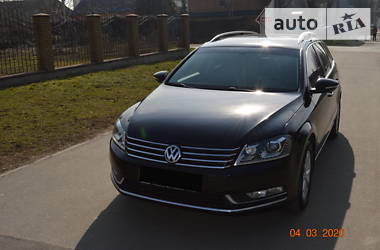 Універсал Volkswagen Passat 2012 в 