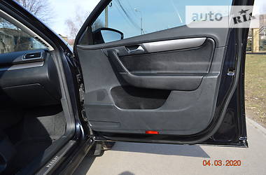 Універсал Volkswagen Passat 2012 в 