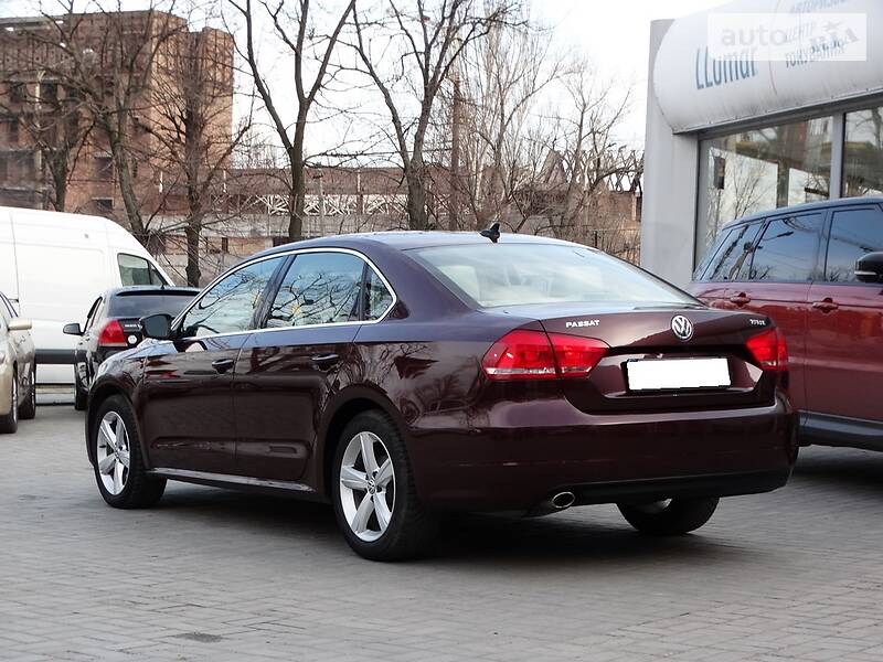 Седан Volkswagen Passat 2013 в Дніпрі