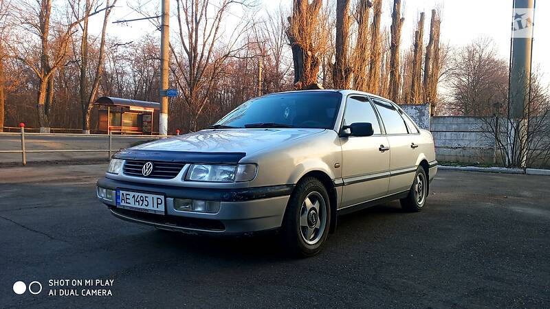 Седан Volkswagen Passat 1995 в Кривому Розі