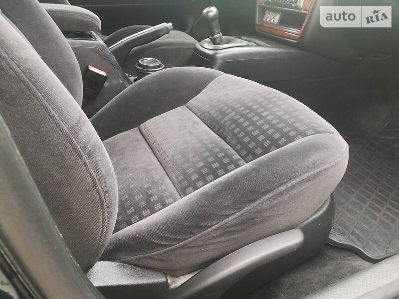 Седан Volkswagen Passat 2002 в Дніпрі