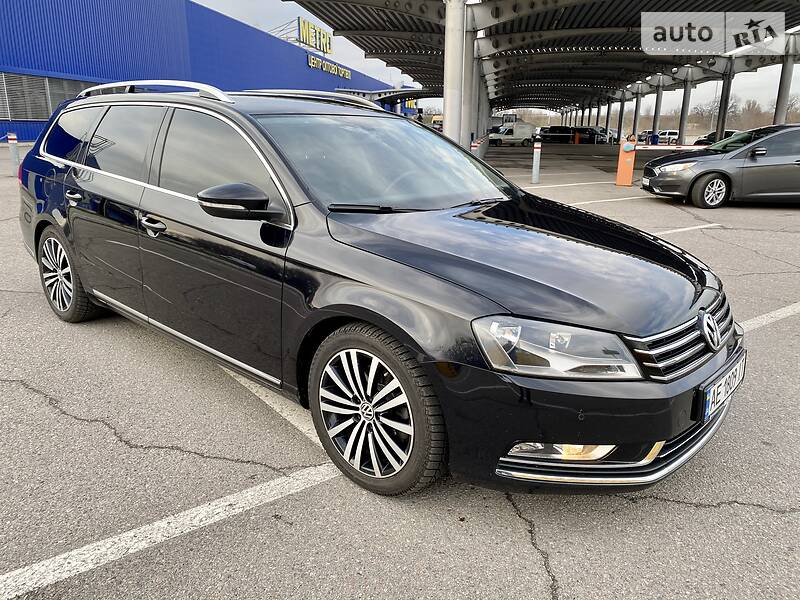 Універсал Volkswagen Passat 2012 в Дніпрі