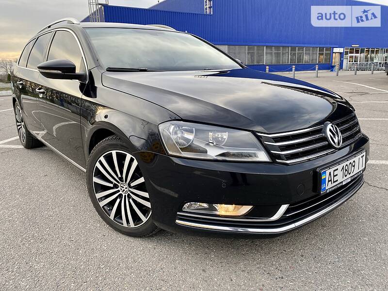 Універсал Volkswagen Passat 2012 в Дніпрі