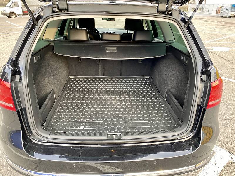 Універсал Volkswagen Passat 2012 в Дніпрі