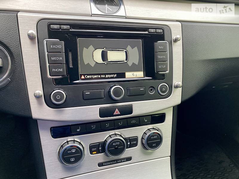 Універсал Volkswagen Passat 2012 в Дніпрі