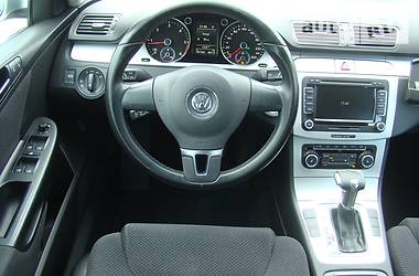 Універсал Volkswagen Passat 2010 в 
