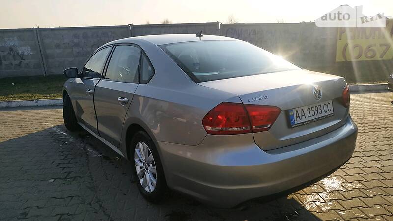 Седан Volkswagen Passat 2013 в Києві